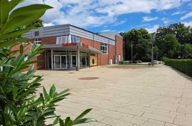 Theater-mit-Busch-ein-linker-Seite